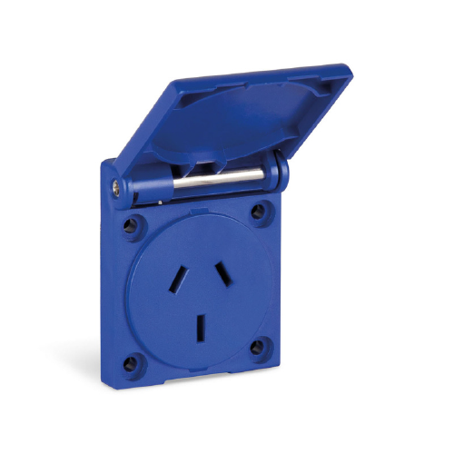 Toma empotrable 10A 3 patas chatas IP54 2P+T. brida 50x60 mm.